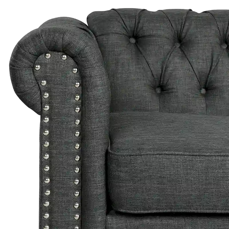 Divano Chesterfield in lino con bottoni, borchie e gambe in legno massello