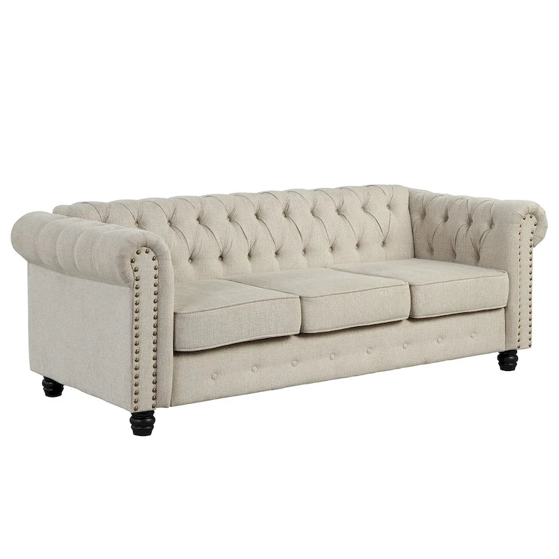 Divano Chesterfield in lino con bottoni, borchie e gambe in legno massello