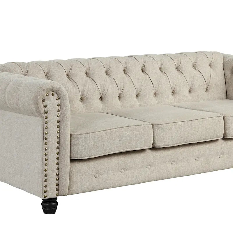 Divano Chesterfield in lino con bottoni, borchie e gambe in legno massello