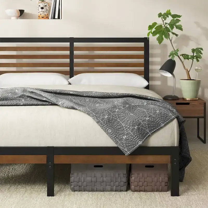 Struttura letto a piattaforma in bambù marrone e metallo