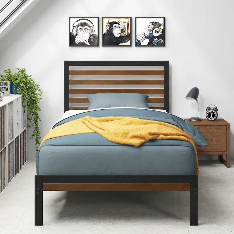 Struttura letto a piattaforma in bambù marrone e metallo