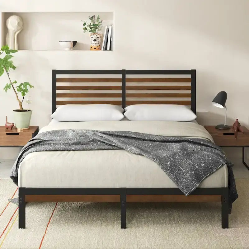 Struttura letto a piattaforma in bambù marrone e metallo
